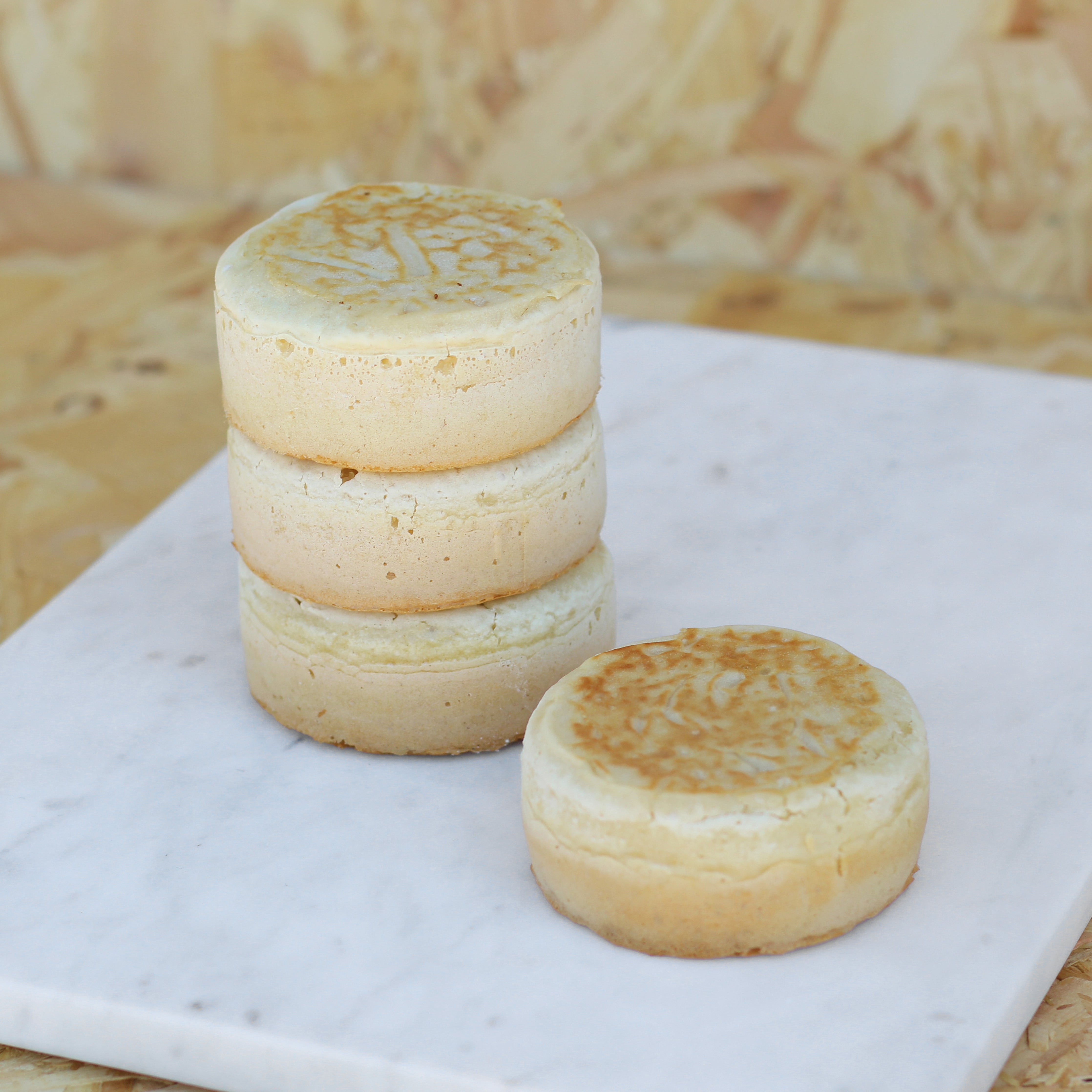 http://eatnmesscakes.co.uk/cdn/shop/products/Crumpets.jpg?v=1657540458